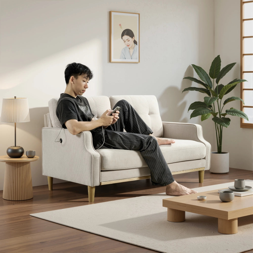 Divano a due posti con porta USB, cuscino spesso e braccioli sagomati per piccoli spazi in legno e tessuto beige