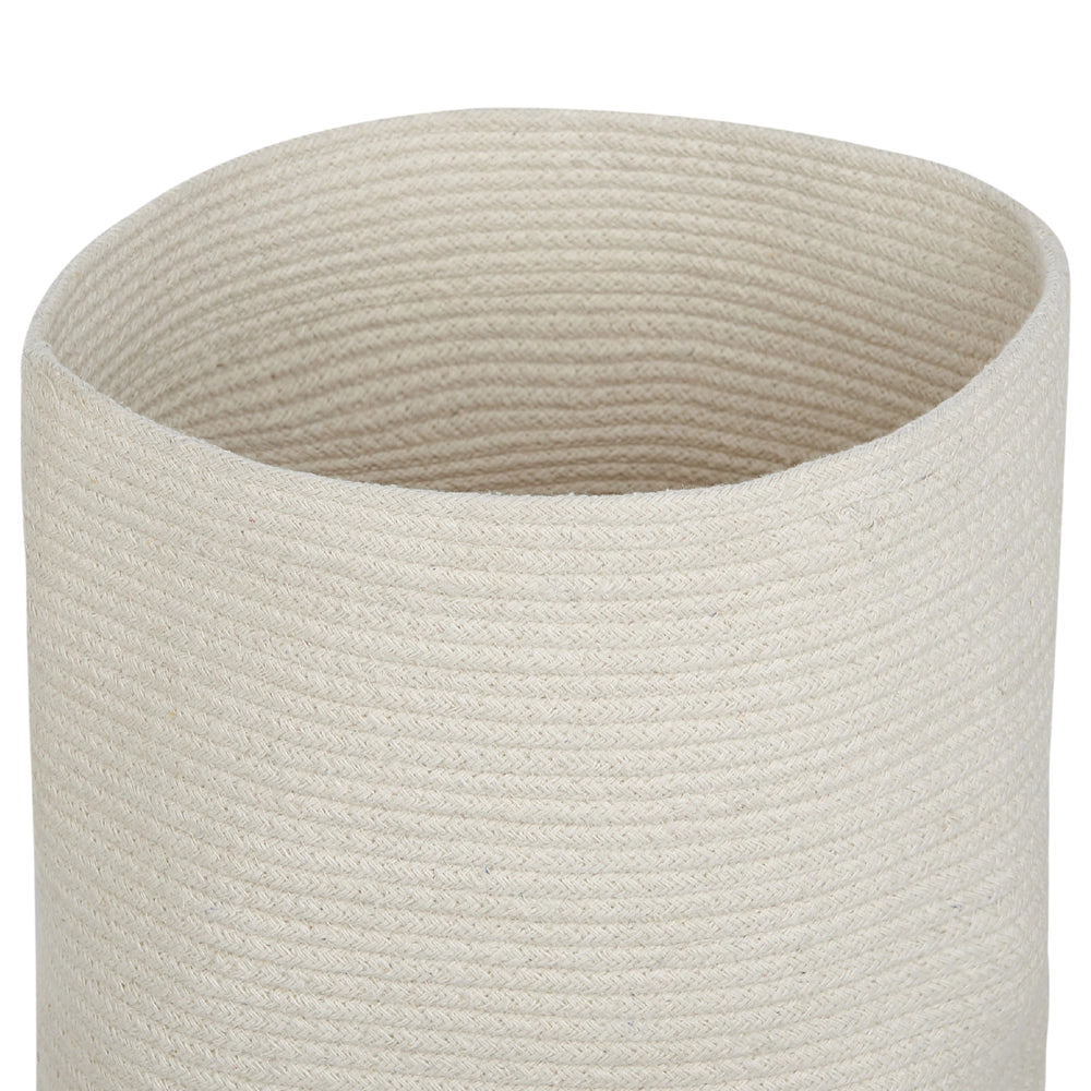 Cestino in tessuto di cotone bianco sporco con accessori per la conservazione del coperchio boho