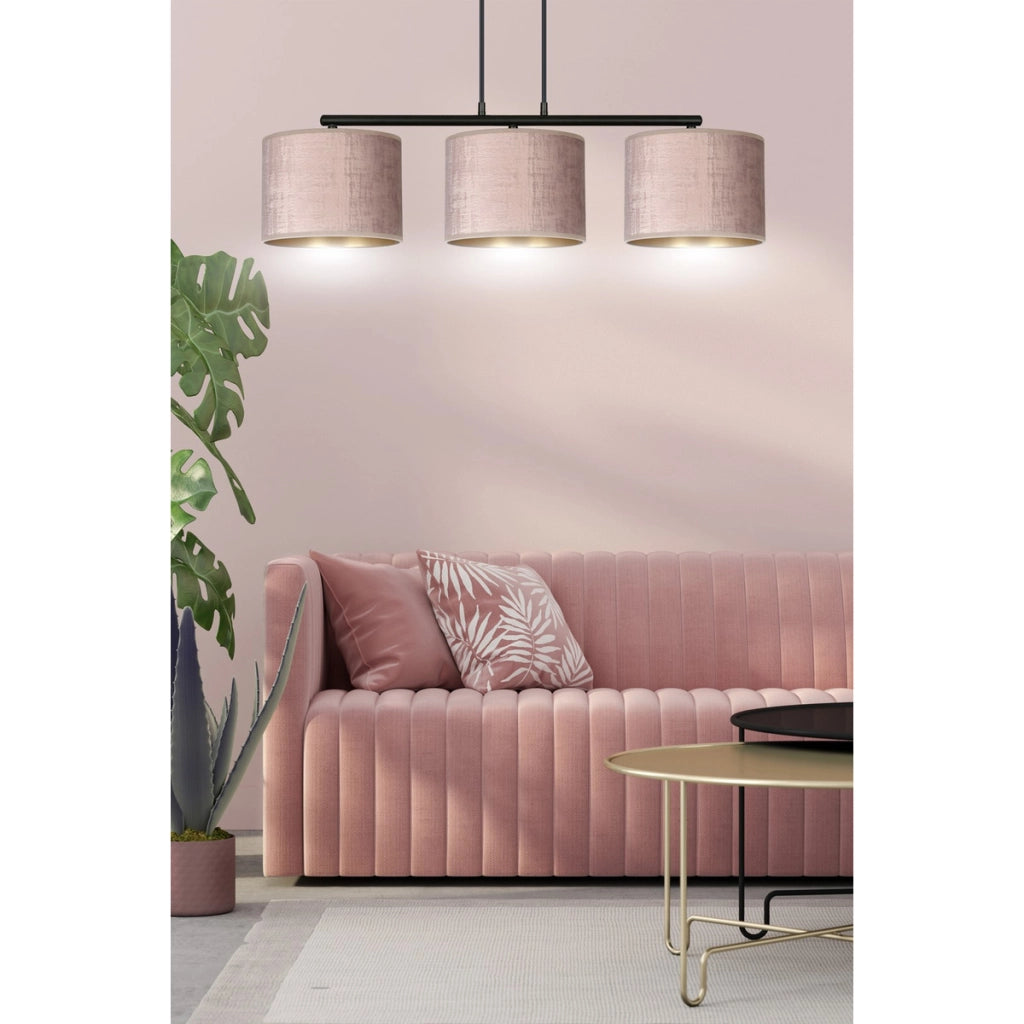 Lampada a sospensione Hilde con paralumi in velluto rosa e dettagli oro