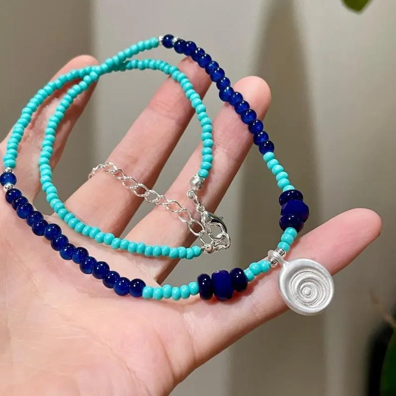 Collana con ciondolo a forma di conchiglia in pietra naturale: gioielli boho con perline