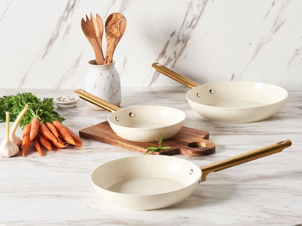 Set di 3 padelle in 3 dimensioni con rivestimento in ceramica antiaderente in alluminio bianco sporco