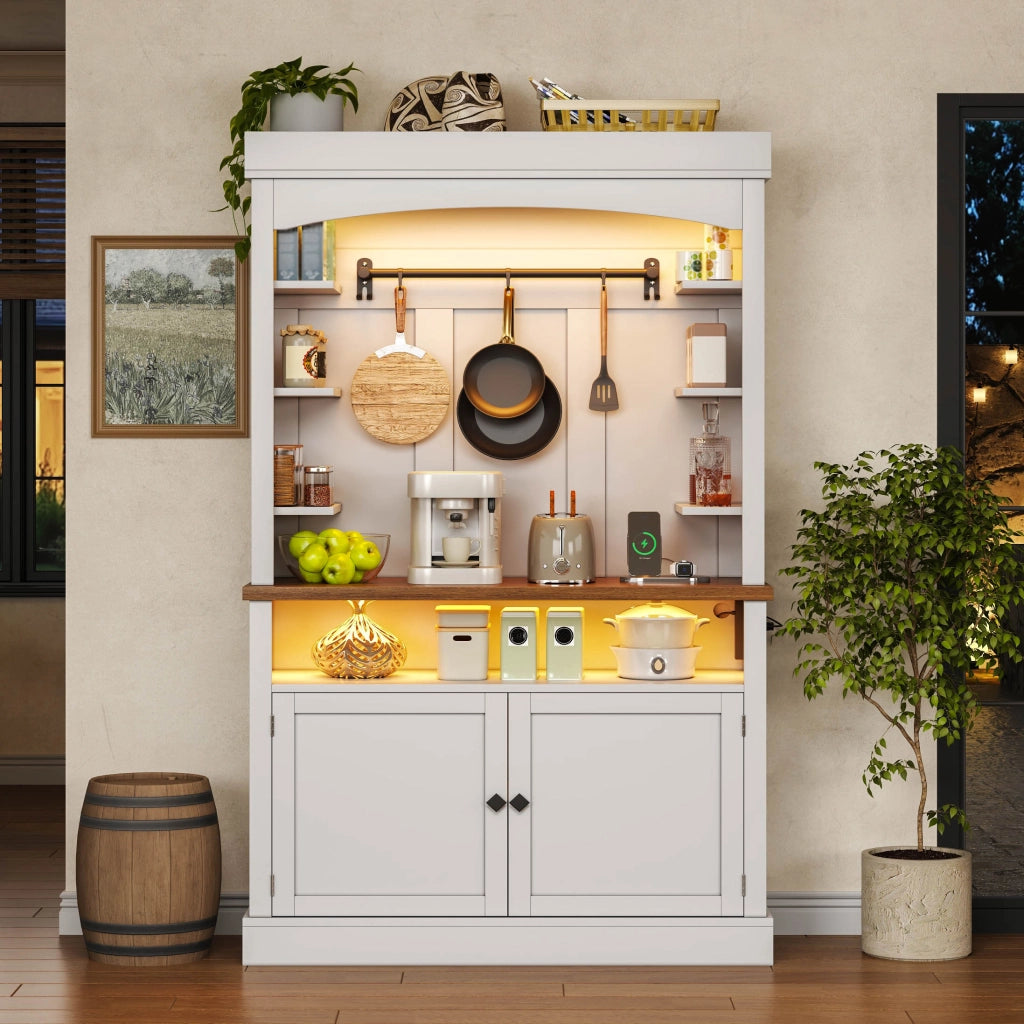 Credenza alta ad arco con illuminazione LED RGB, prese integrate e vani portaoggetti, 106 x 43 x 183 cm, bianca
