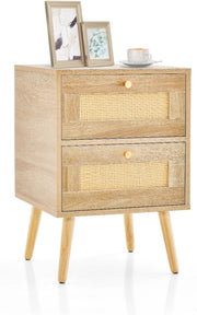 Comodino, Tavolo da Notte con 2 Cassetti Scorrevoli e Decorazione Rustica in Rattan, Piano Spazioso, Bottoni Dorati Eleganti e Cuscinetti di Protezione per Piedi, Naturale (1)