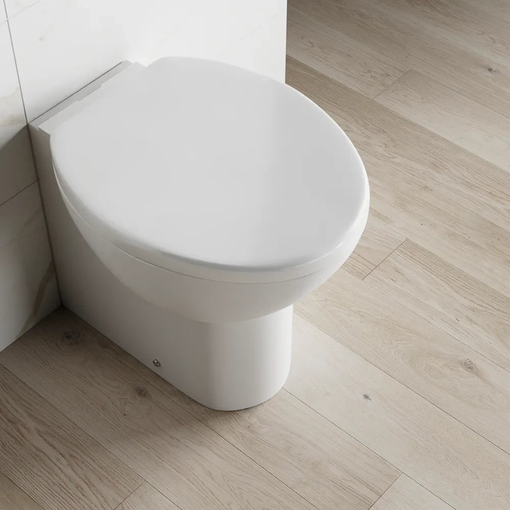 Vaso WC filomuro in ceramica bianco lucido con sedile soft-close | Doha