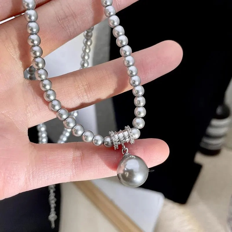 Collana fatta a mano con perle grigie, regalo di Natale o di compleanno.