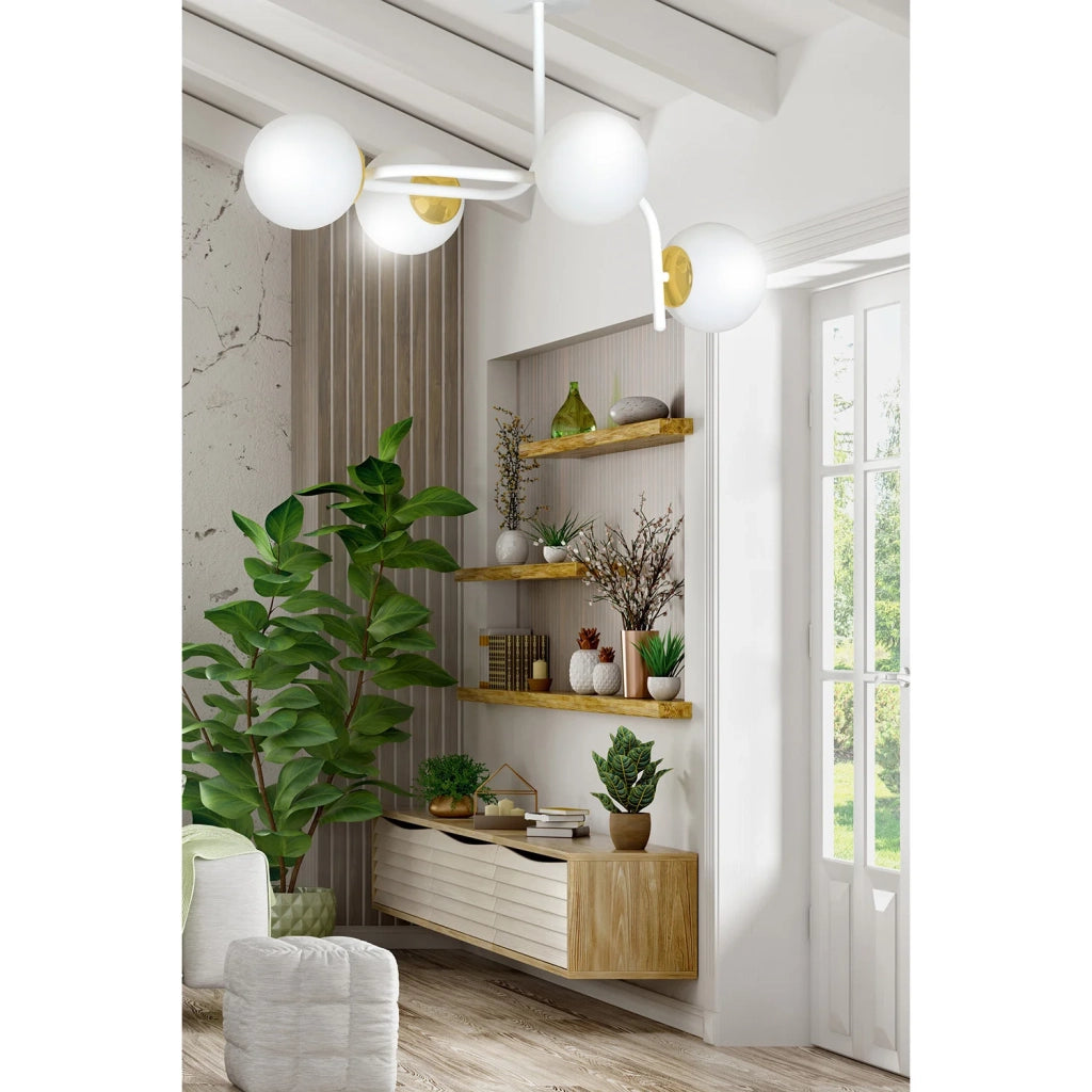 Lampadario 4 Luci Kalf Acciaio Bianco A Bracci Curvi E Sfere Vetro Opalino E Oro