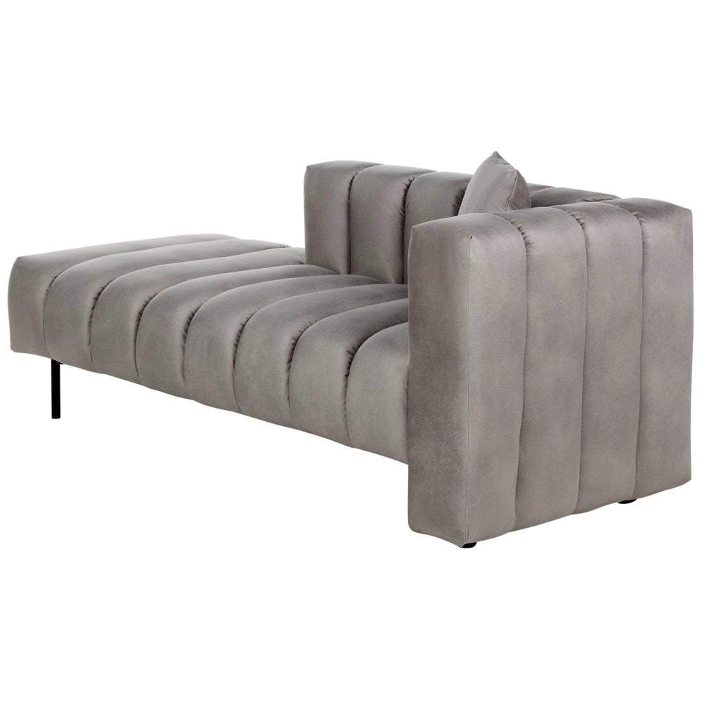 Chaise Lounge destra Tappezzata in velluto grigio tortora Gambe nere Cuscino di seduta imbottito Design moderno e glam