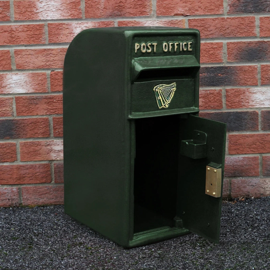 Cassetta Postale per le Lettere in Stile Britannico Inglese in Ghisa da Esterno Bocchetta Lettere Standard UK - con Piedistallo - Verde
