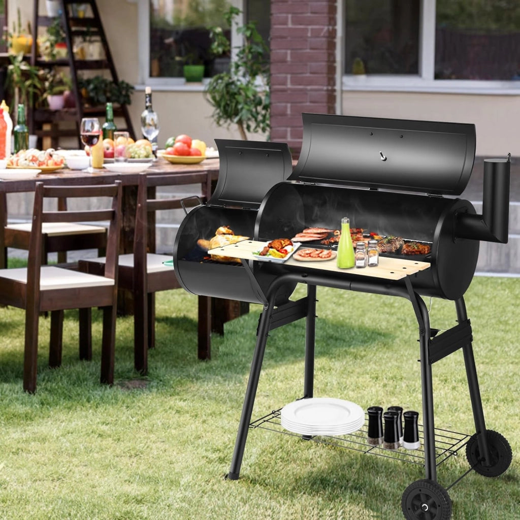Barbecue a carbone con termometro e ruote, griglia in acciaio con camino, affumicante per esterni, con tavolo laterale e ripiano inferiore, 115 x 65 x 108 cm