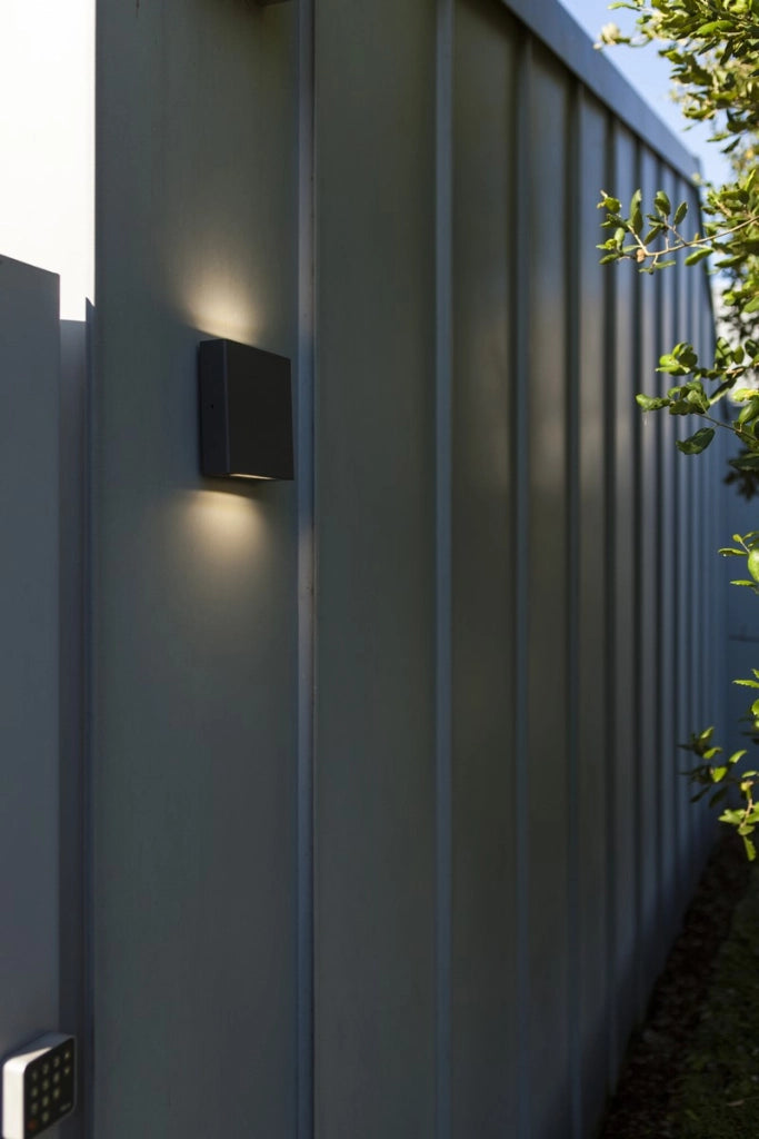 Applique esterno LED PILI quadrata grigio scuro IP54 Lutec