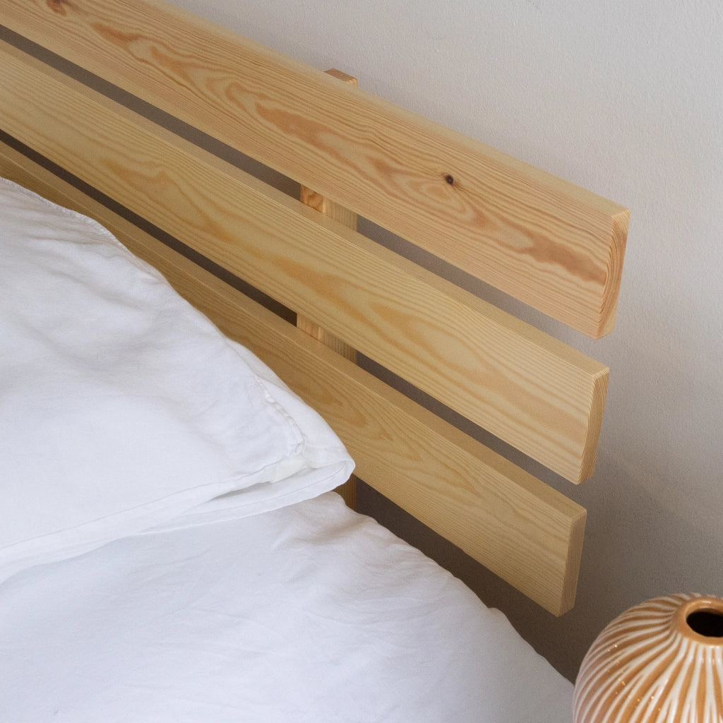 Letto in legno con testiera 160x200cm FINN