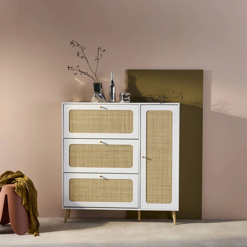 Scarpiera con decoro in legno e canna, 3 ante, bianco sporco