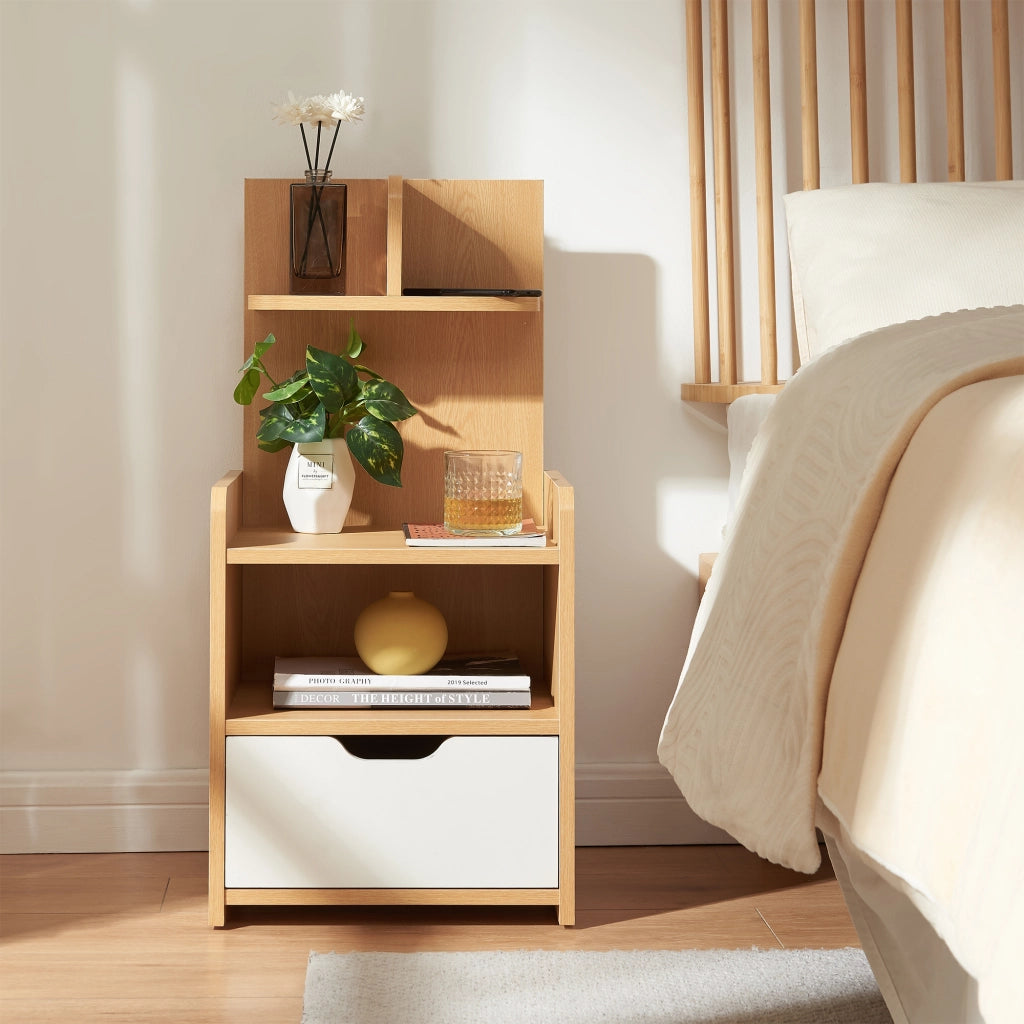 Comodino Bordkak con Cassetto Scomparto Aperto e 2 Ripiani 75 x 35 x 30 cm - Effetto Rovere / Bianco [en.casa]