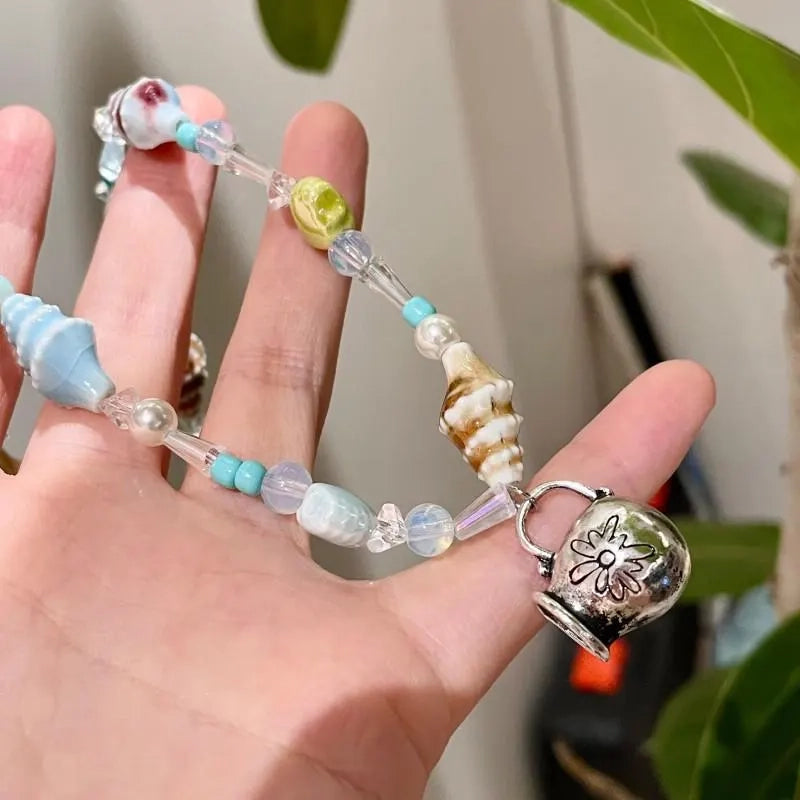 Collana fatta a mano con conchiglie e perline: ciondolo a forma di clavicola in stile spiaggia