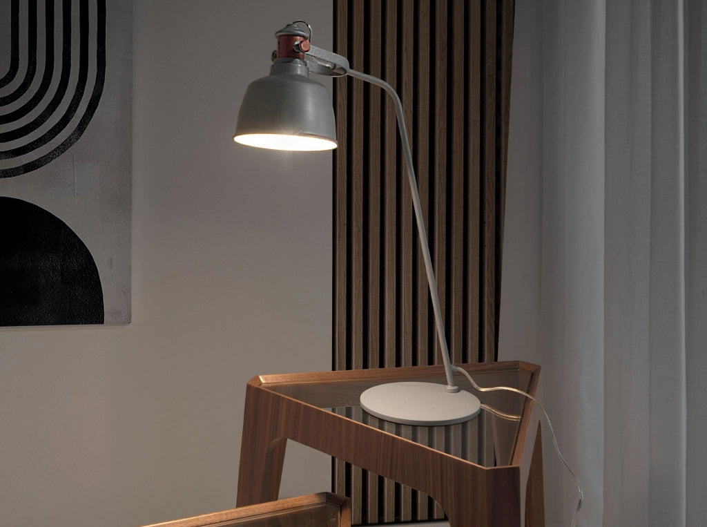 Lampada da tavolo in acciaio grigio e dettagli in bronzo