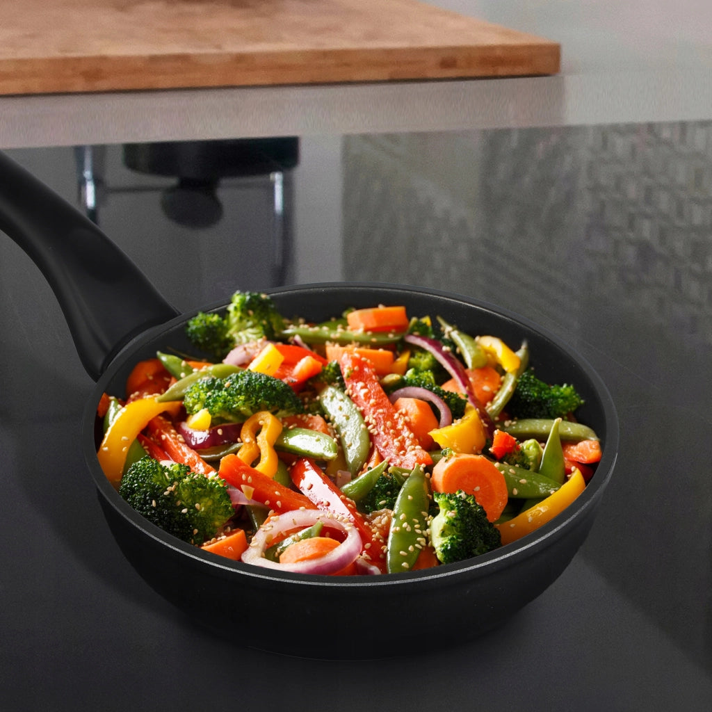 Padella antiaderente KADAX da 20 cm, piccola, per piani cottura a gas e induzione.