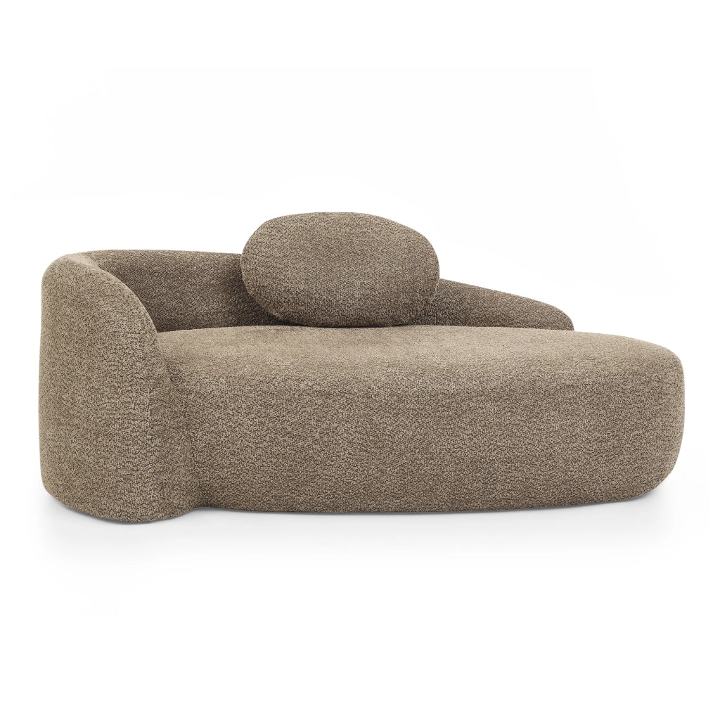 Divano minimalista in tessuto Teddy marrone con design arrotondato e cuscino di supporto