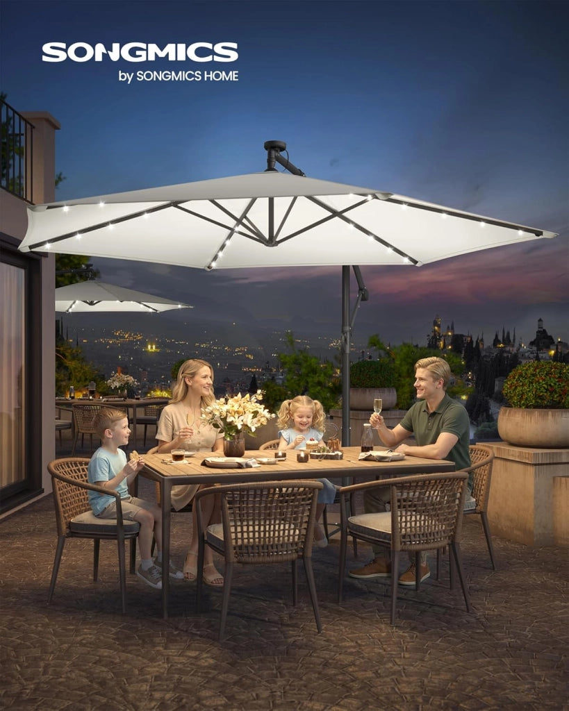 SONGMICS Ombrellone da Balcone con Illuminazione LED Solare, 32 Luci LED, con Base, Parasole UPF 50+, con Manovella, per Terrazza, Giardino