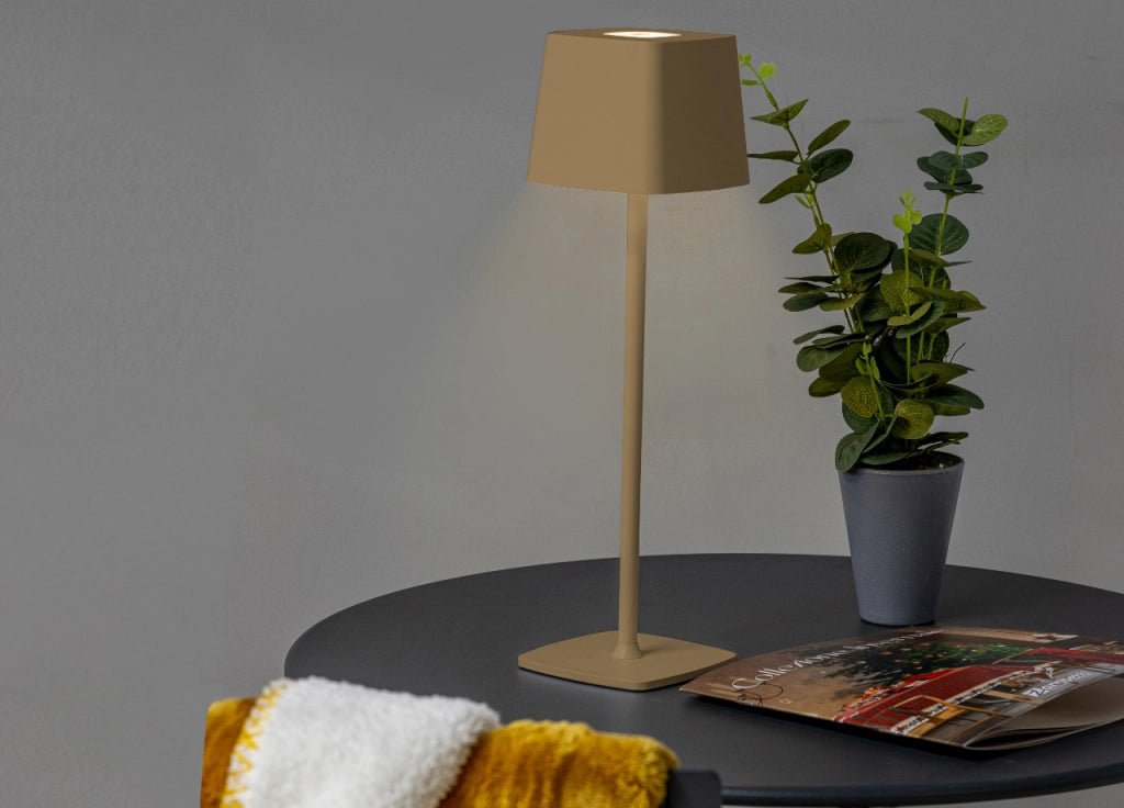 Lampada Led Da Tavolo Controllo Touch Ricaricabile Senza Fili Mod. Quadrata - Lampada - Oro