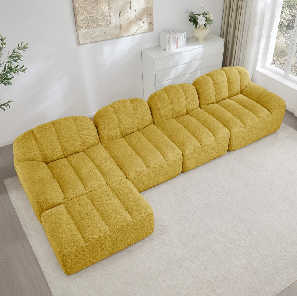 Divano modulare a 4 posti con 1 ottomano; forma a conchiglia; giallo