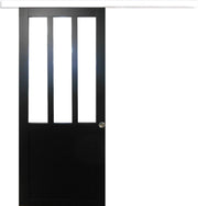 Porta scorrevole da officina rivestita di nero con larghezza 93 + guida in alluminio con balcone + 2 gusci installati