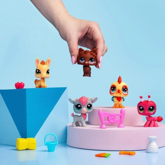 BANDAI - Littlest Pet Shop - Set da collezione Tema fattoria - 5 animali e accessori - BF00510