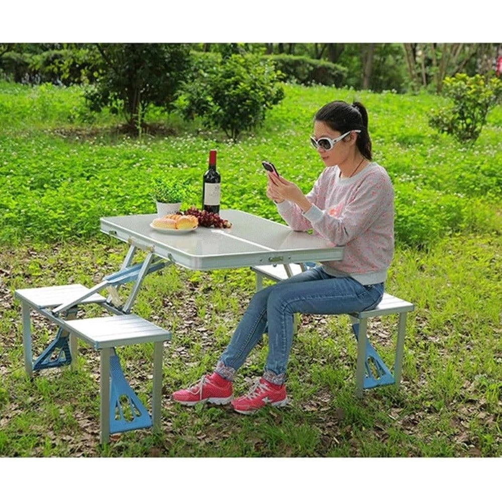 Trade Shop - Set Tavolo Pieghevole In Alluminio Pic Nic Campeggio Portatile Valigia Con Panca A 4 Posti - Argento