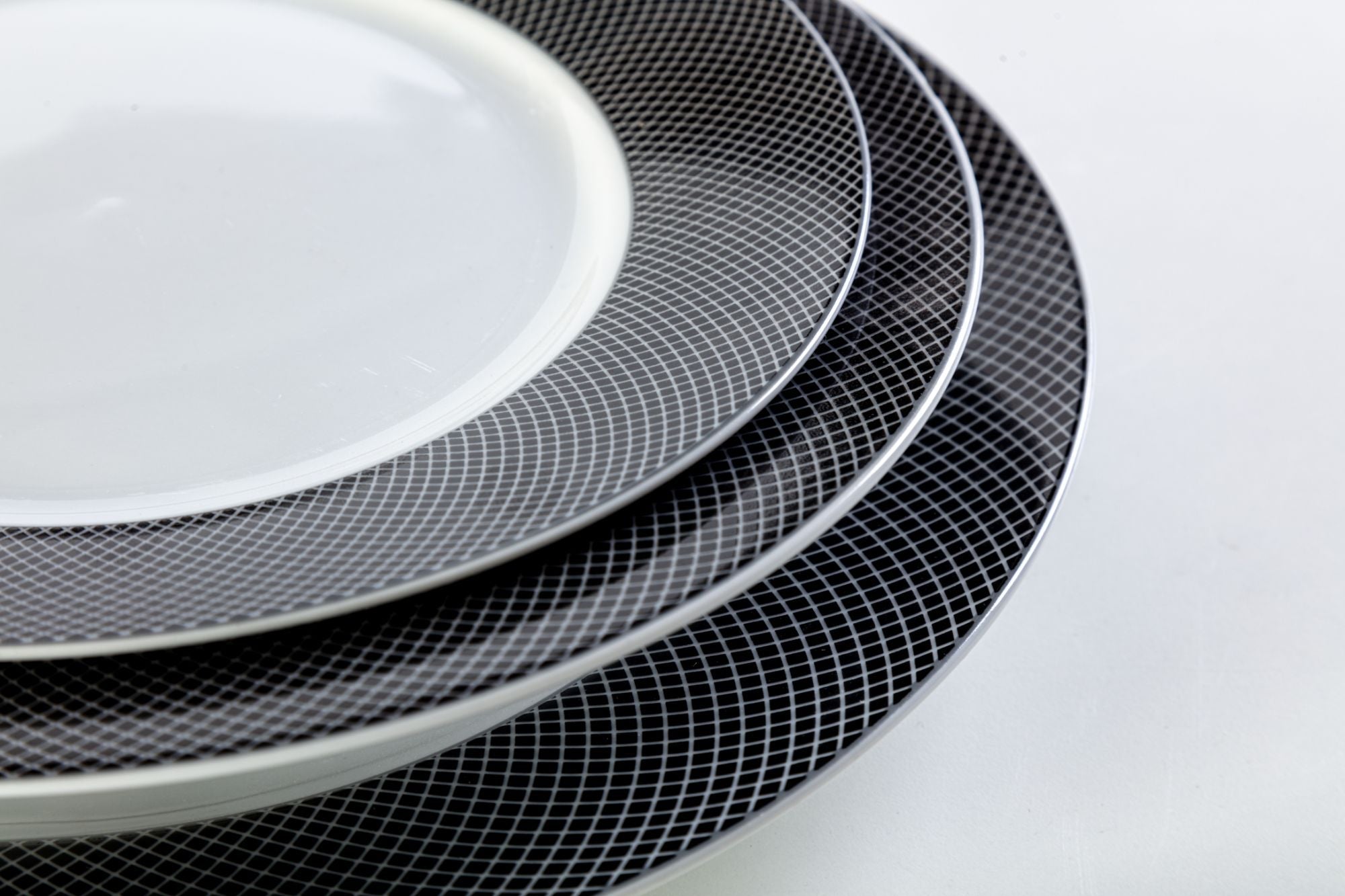 Servizio Piatti da Tavola 12 Pezzi in Porcellana Bianca Bordo Nero