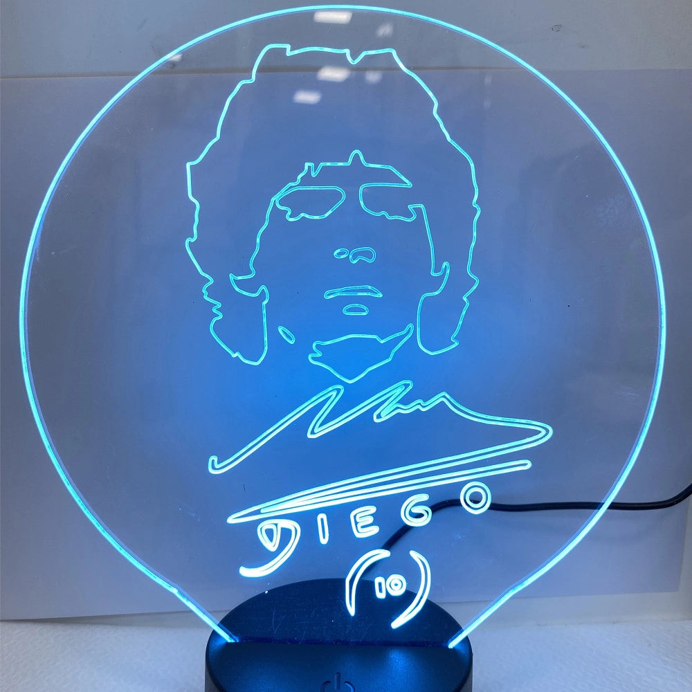 Trade Shop - Lampada Da Tavolo A Batterie Usb Con Volto Stilizzato Di Diego Armando Maradona -