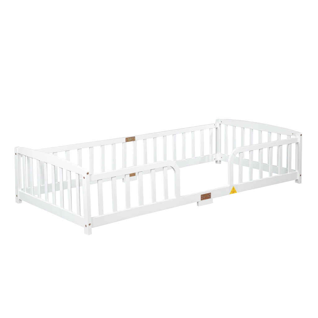 Letto per bambini singolo 90×200 cm basso con barriera di sicurezza e ingresso centrale; senza materasso; pino; bianco