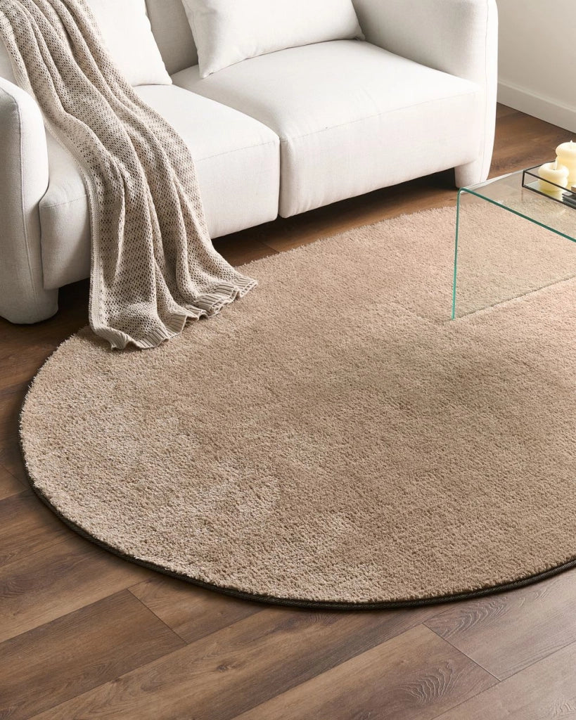 Tappeto in poliestere a pelo lungo tuftato a macchina, ovale 160 x 230 cm beige sabbia stile moderno