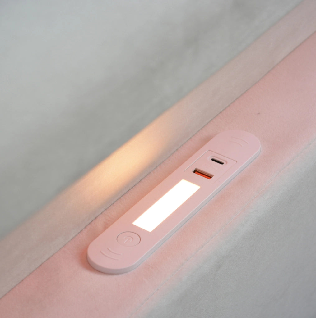 Letto imbottito 90x200 cm con LED; luce notturna; USB e contenitore in velluto beige