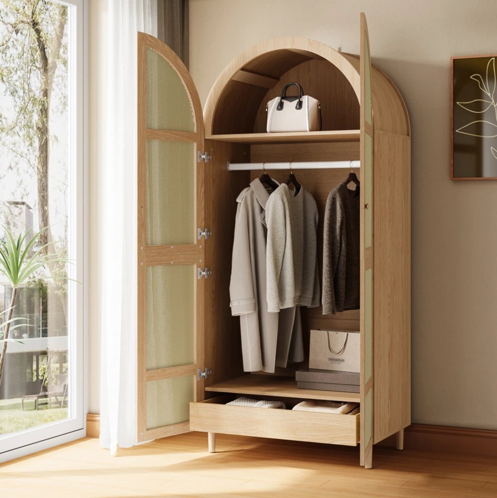 Armadio moderno con ante curve in rattan, 80x50x179 cm, con asta appendiabiti e cassetti, colore naturale