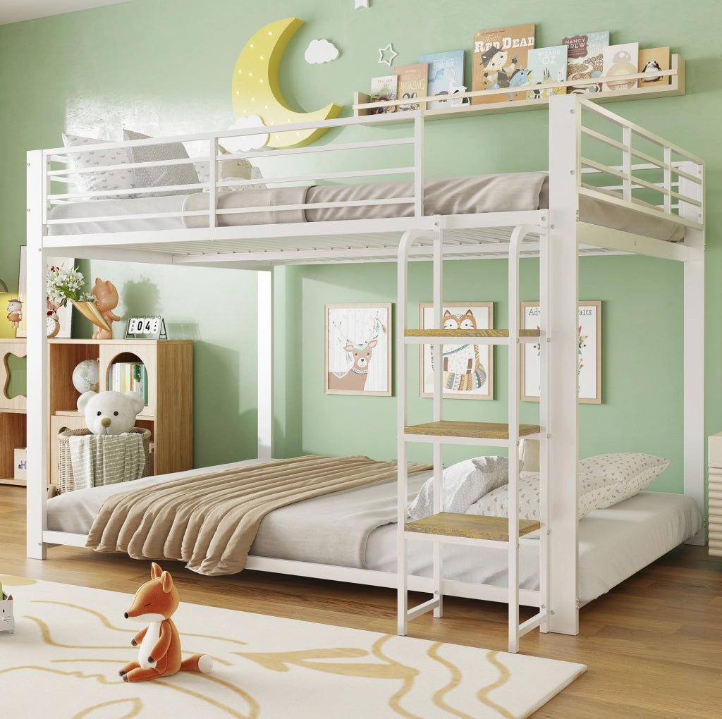 Letto a castello bianco 140x200 cm con scala in legno e struttura stabile