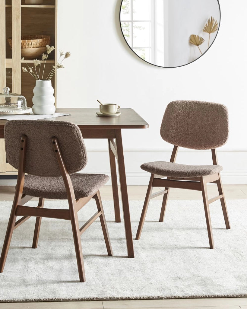 Set di 2 sedie da pranzo in tessuto tortora e legno scuro stile retrò senza braccioli