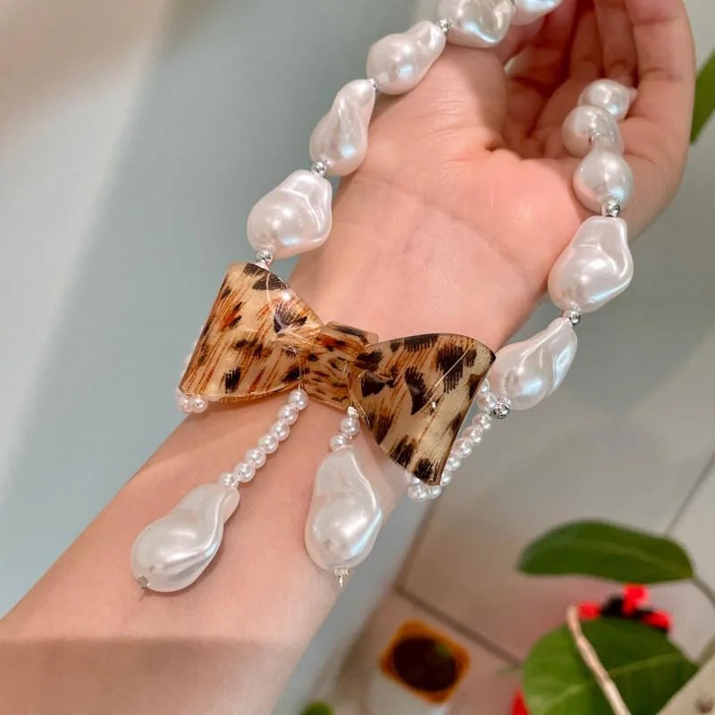 Collana di perle a forma di fiocco fatta a mano, regalo di Natale o di compleanno.