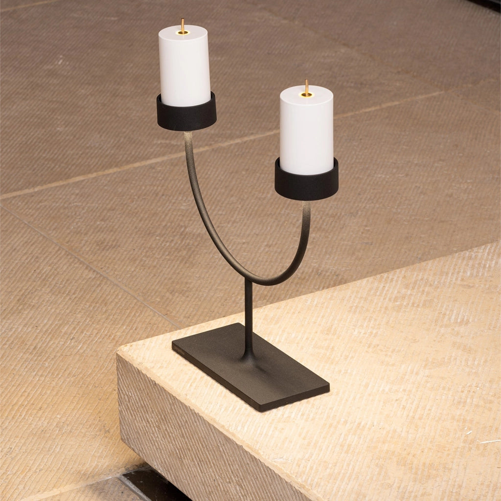 Perpetua Lampada da tavolo a doppia emissione con sistema a batteria sostituibile e struttura in alluminio pressofuso, finitura Nero, IP54