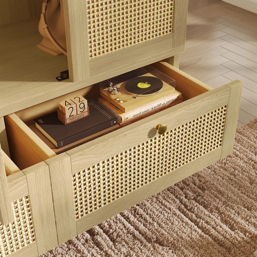 Armadio in legno massello, ante con decorazioni in vimini, 2 cassetti, ripiani aperti, color rovere