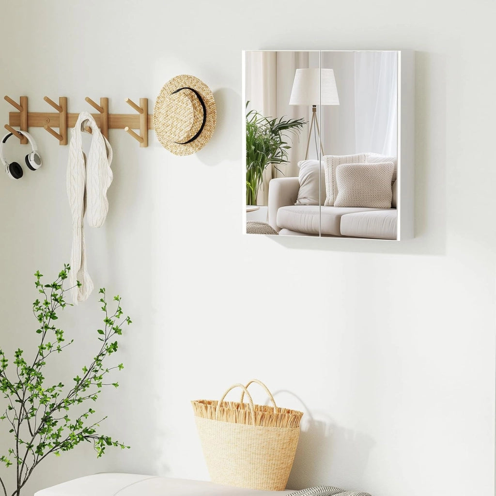 Armadietto da Bagno con Specchio a 2 Ante, Mobiletto da Parete Pensile con Mensola Regolabile, Mobile Bagno Sospeso con Specchiera 65 x 62 x 11 cm, Bianco