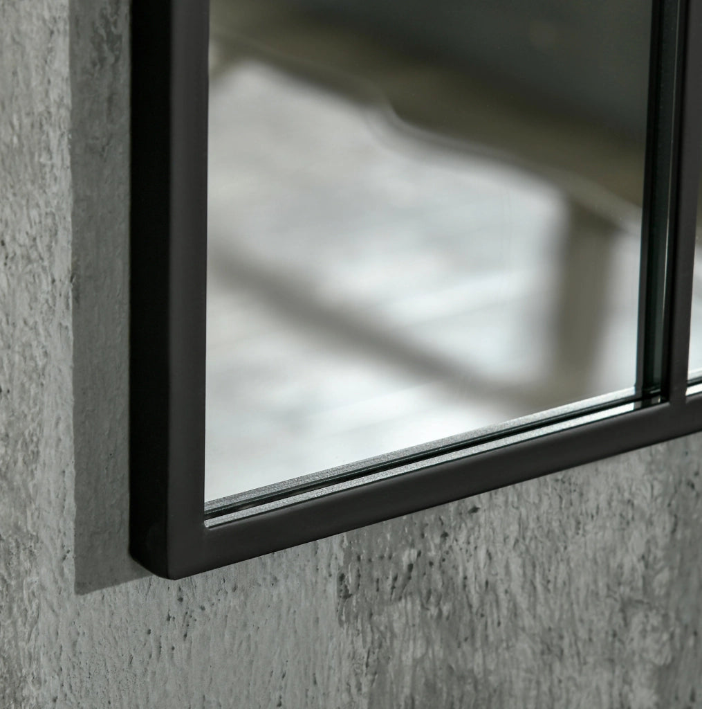 Specchio da parete moderno con cornice in metallo