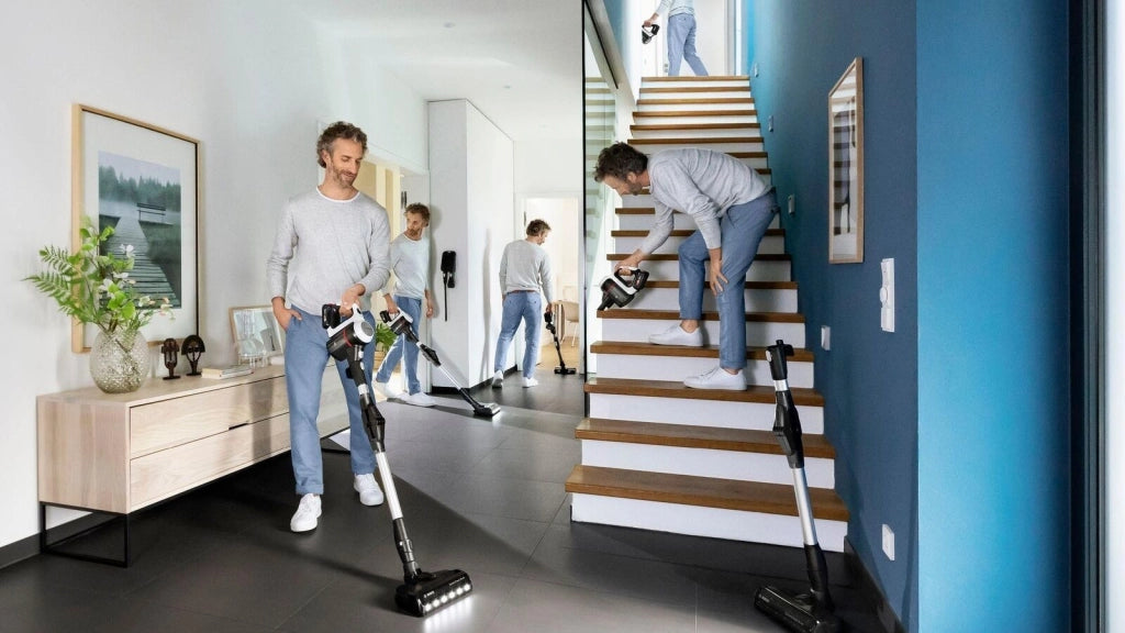 Bosch BSS711W scopa elettrica Aspirapolvere a bastone Batteria Secco Senza sacchetto 0,3 L Nero, Argento, Bianco