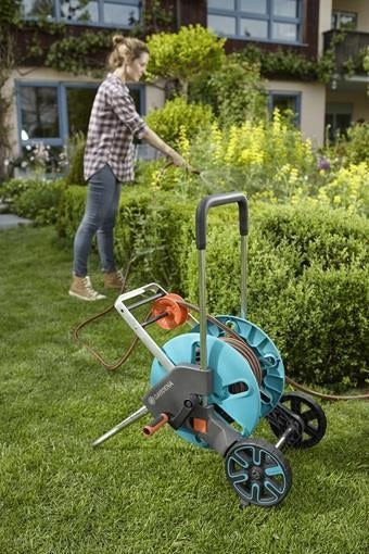 Gardena 18515-20 AquaRoll M Easy Carrello Avvolgitubo Manuale Capacita' 60 m Diametro Tubo 13 15 19 mm con Stop Goccia e Resistenza al Gelo colore Nero Blu Arancione