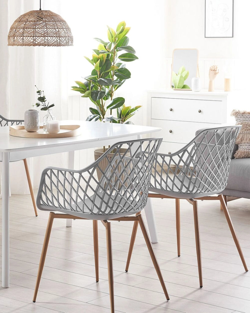Set di 2 sedie da pranzo grigio sintetico sedile in legno chiaro gambe in metallo aperto netto indietro moderno soggiorno stile scandinavo