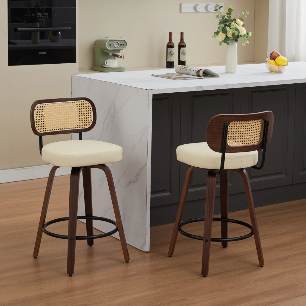 Set di 2 Sgabelli da Bar Girevoli con Schienale in Paglia di Vienna e Seduta Imbottita; Pelle PU; Beige