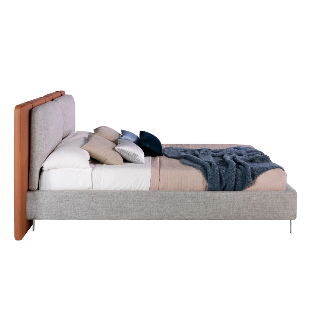 Letto in similpelle marrone e tessuto grigio