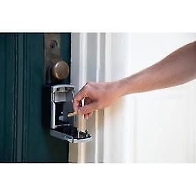 MASTER LOCK P63348 5440EURD Cassetta Portachiavi Intelligente con Apertura Bluetooth e Tastierino Numerico colore Nero
