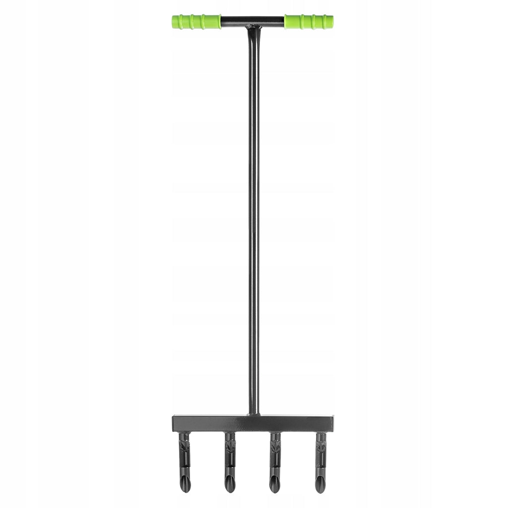Aeratore tubolare manuale KADAX da 36 cm con forche e punte per aerazione del prato.