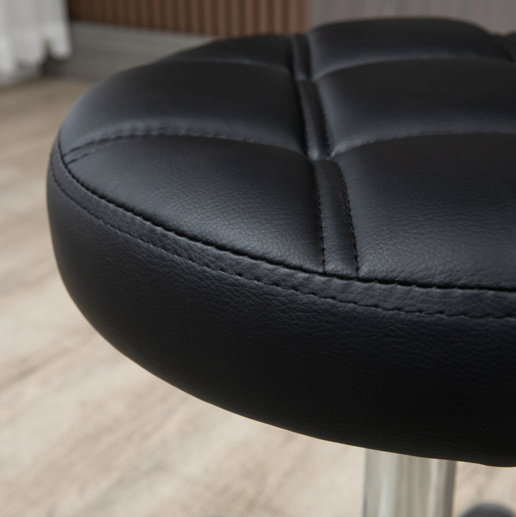 Sgabello girevole ?35;5x48-63 cm con ruote; altezza regolabile in similpelle nera