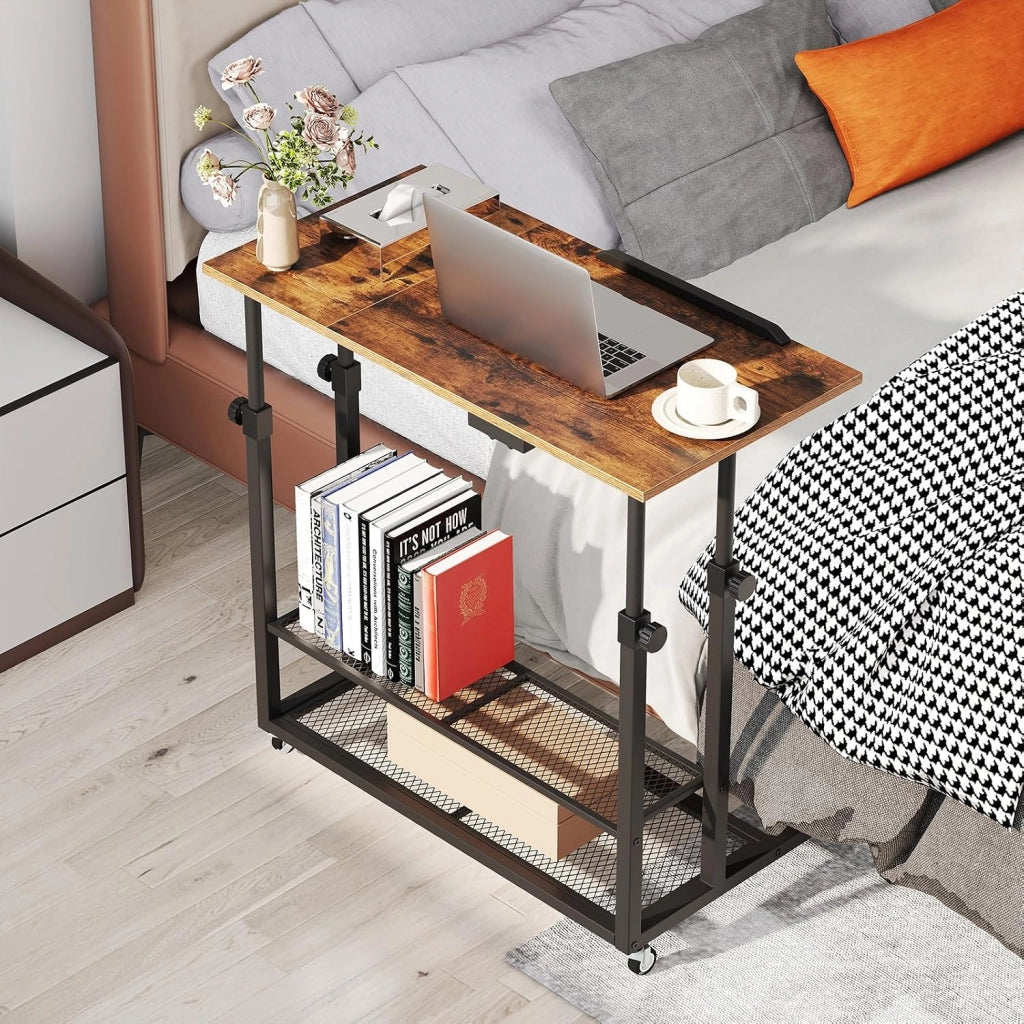 Tavolino da Divano e Letto, Tavolo Regolabile in Altezza con Ruote Bloccabili, Piano Inclinabile e Mensole Portaoggetti, Mobile Versatile per Salotto, Camera da Letto