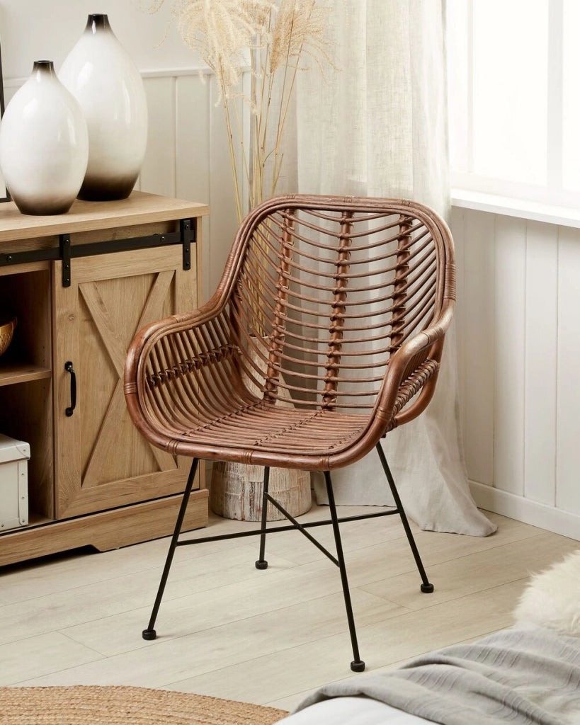 Poltrona in rattan Vimini marrone Gambe in metallo Nero Soggiorno Sala da pranzo